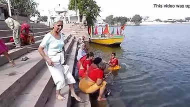 Tamil old aunties bathing gonga openly. HUGE...