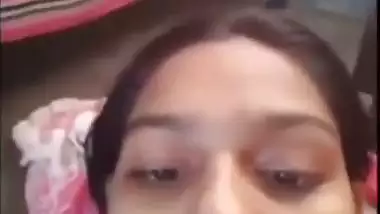 Pretty Desi college girl exposes her tits and shaved cunt on XXX cam