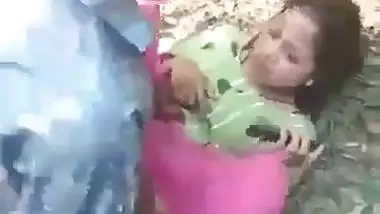 A village whore’s desi chudai by a group of perverts