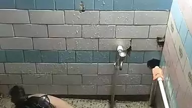 Chubby MILF bathing caught by neighbor viral MMS