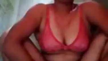 Desi bhbai show pussy in bathroom