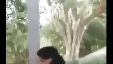 Gujrati Aunty Shows her Boobs in park outdoor mms